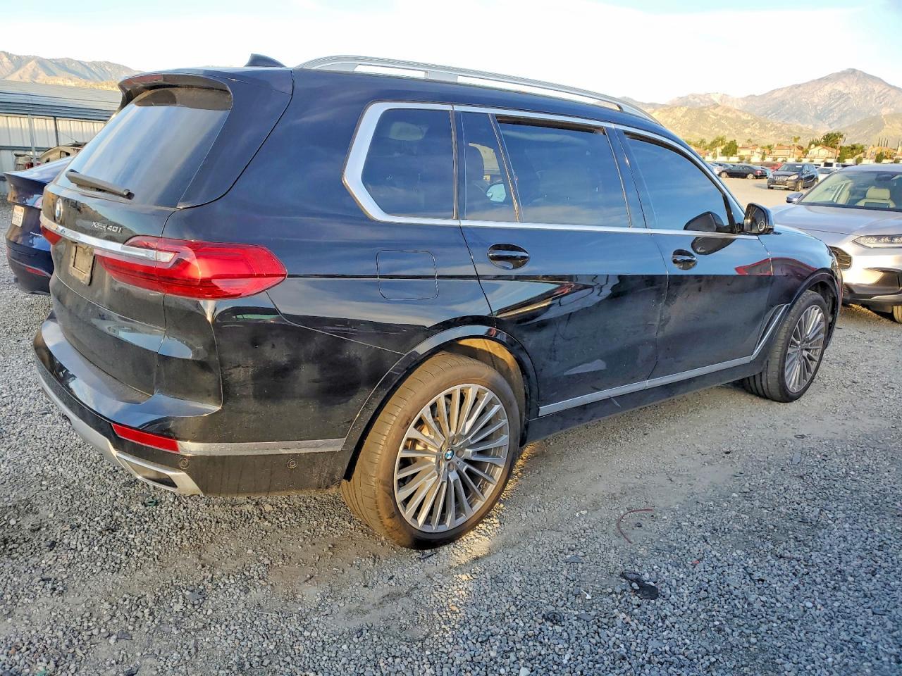 2020 BMW X7 xDrive40I - Фото 3