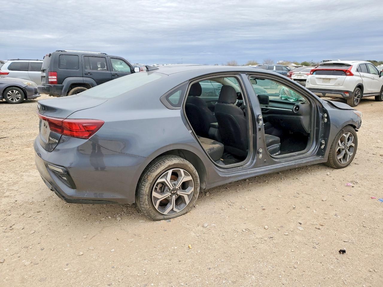 2021 Kia Forte Fe - Image 3