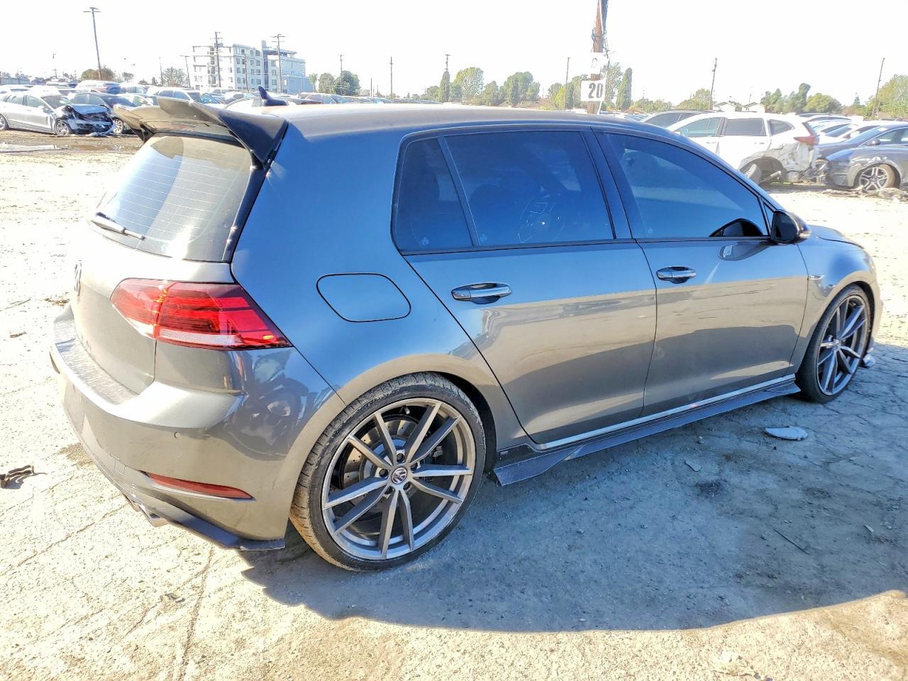 2018 Volkswagen Golf R - Фото 3