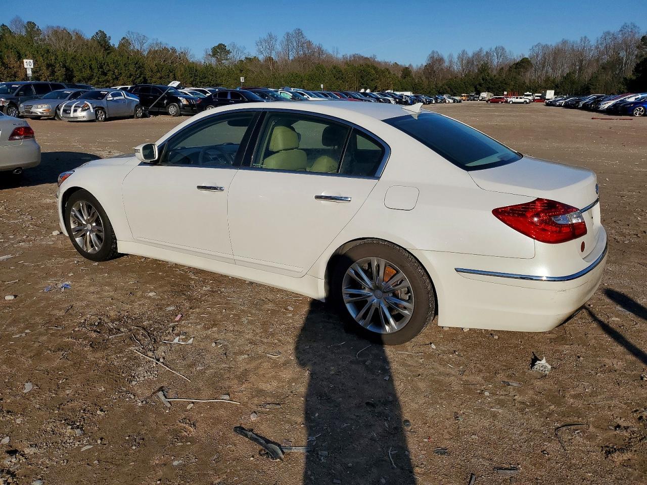 2013 Hyundai Genesis 3.8L - Фото 2