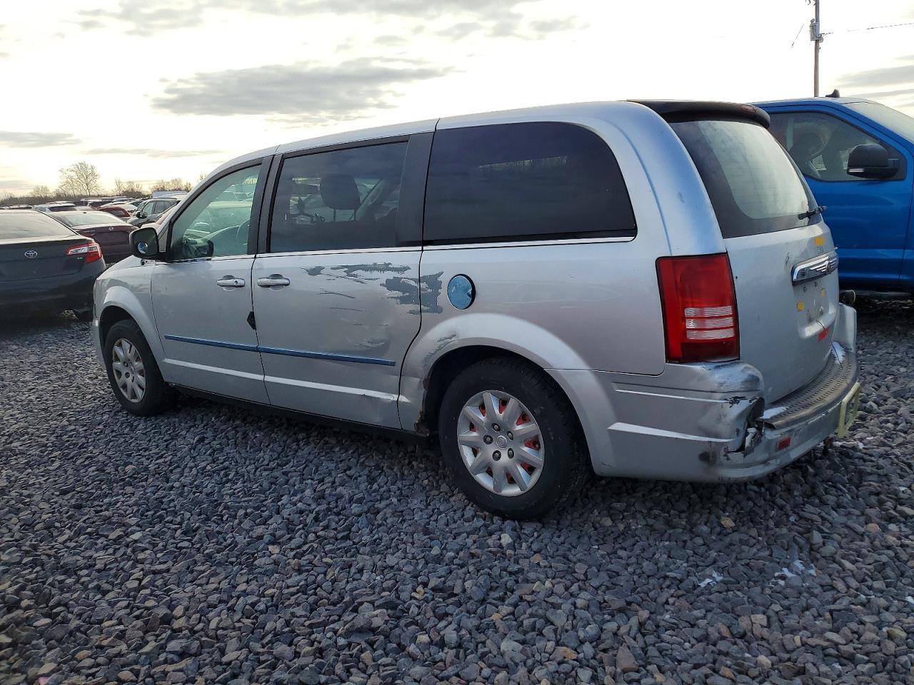 2010 Chrysler Town & Country Lx - Image 2