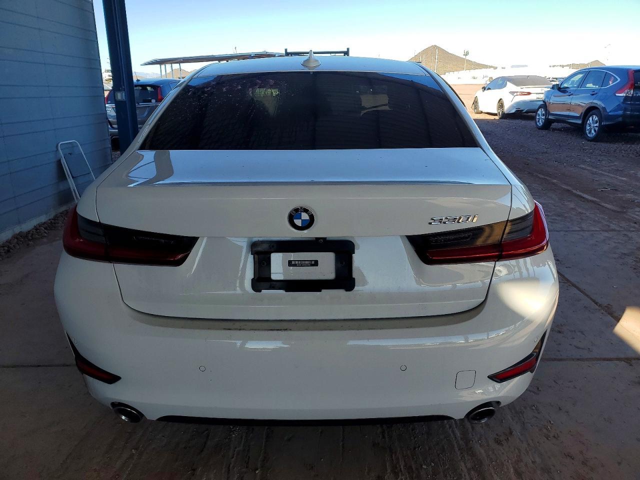 2021 BMW 330I - Фото 6