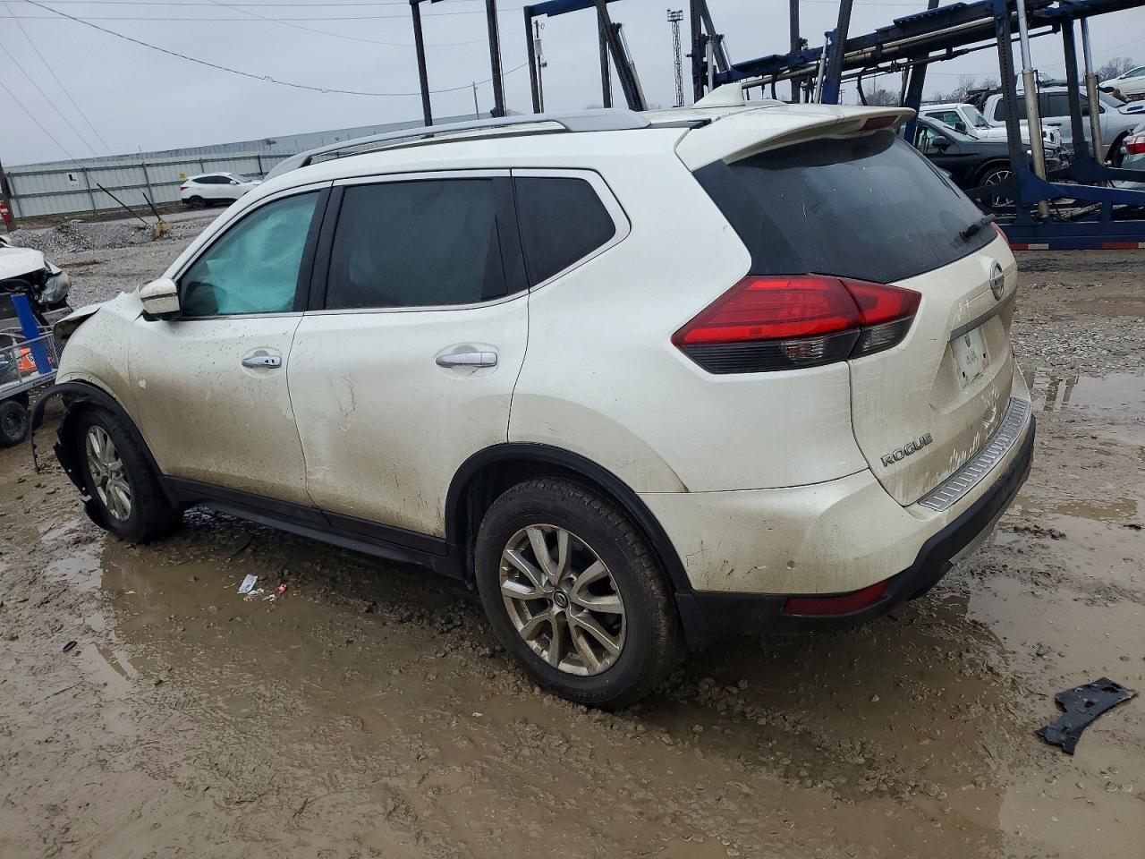 2017 Nissan Rogue Sv - Image 2