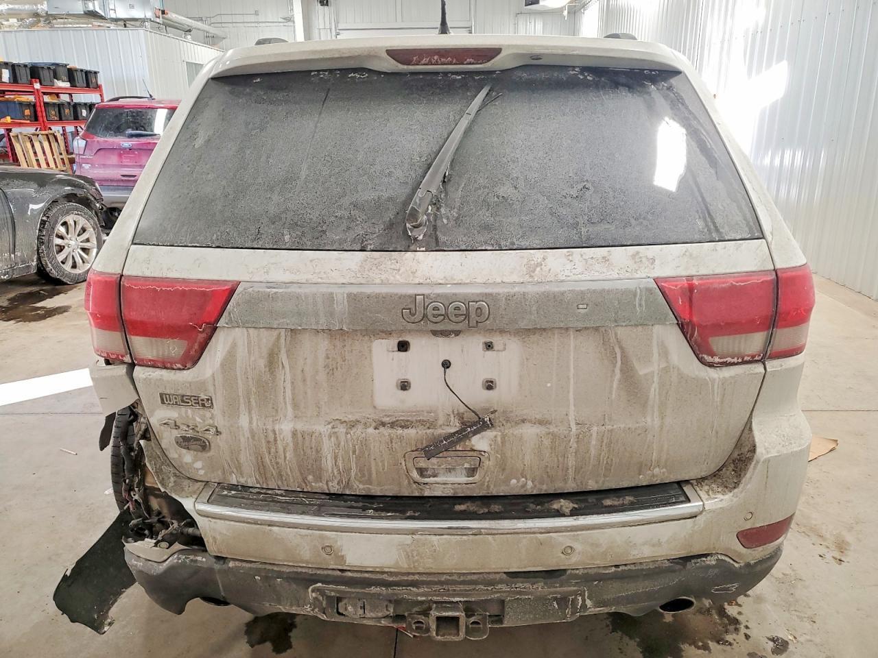 2013 Jeep Grand Cherokee Overland - Image 6