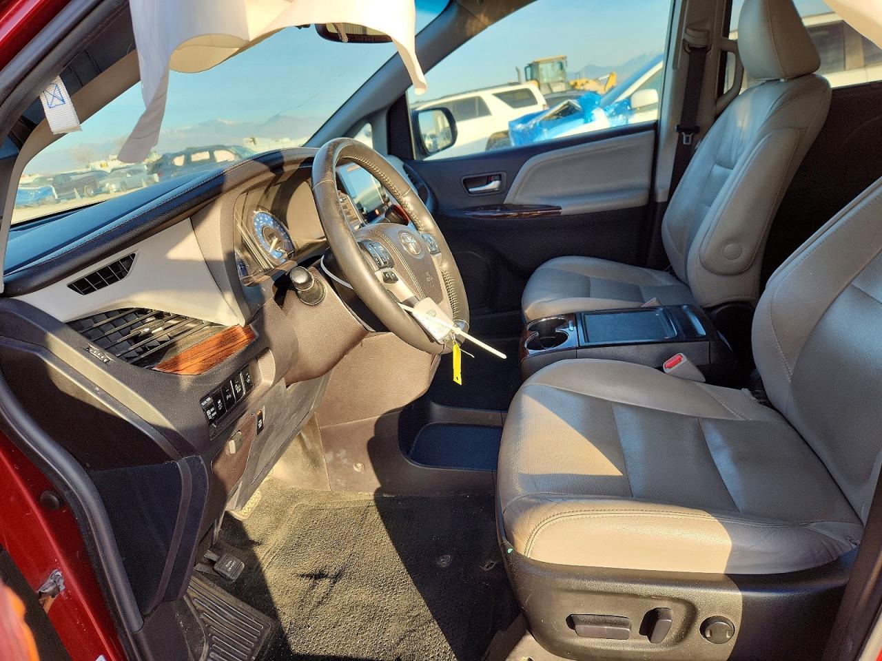 2015 Toyota Sienna - Фото 7