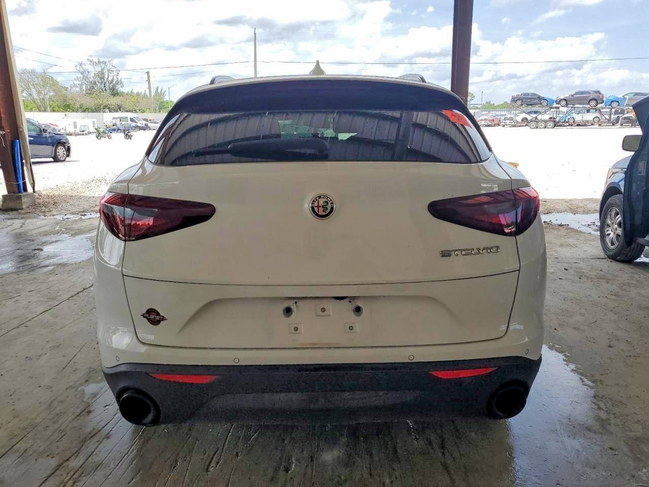 2022 Alfa Romeo Stelvio - Фото 6