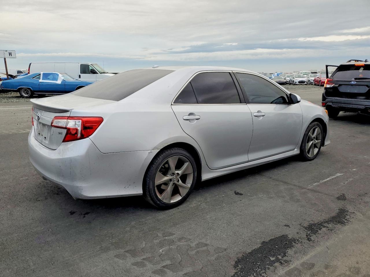 2012 Toyota Camry Se - Фото 3
