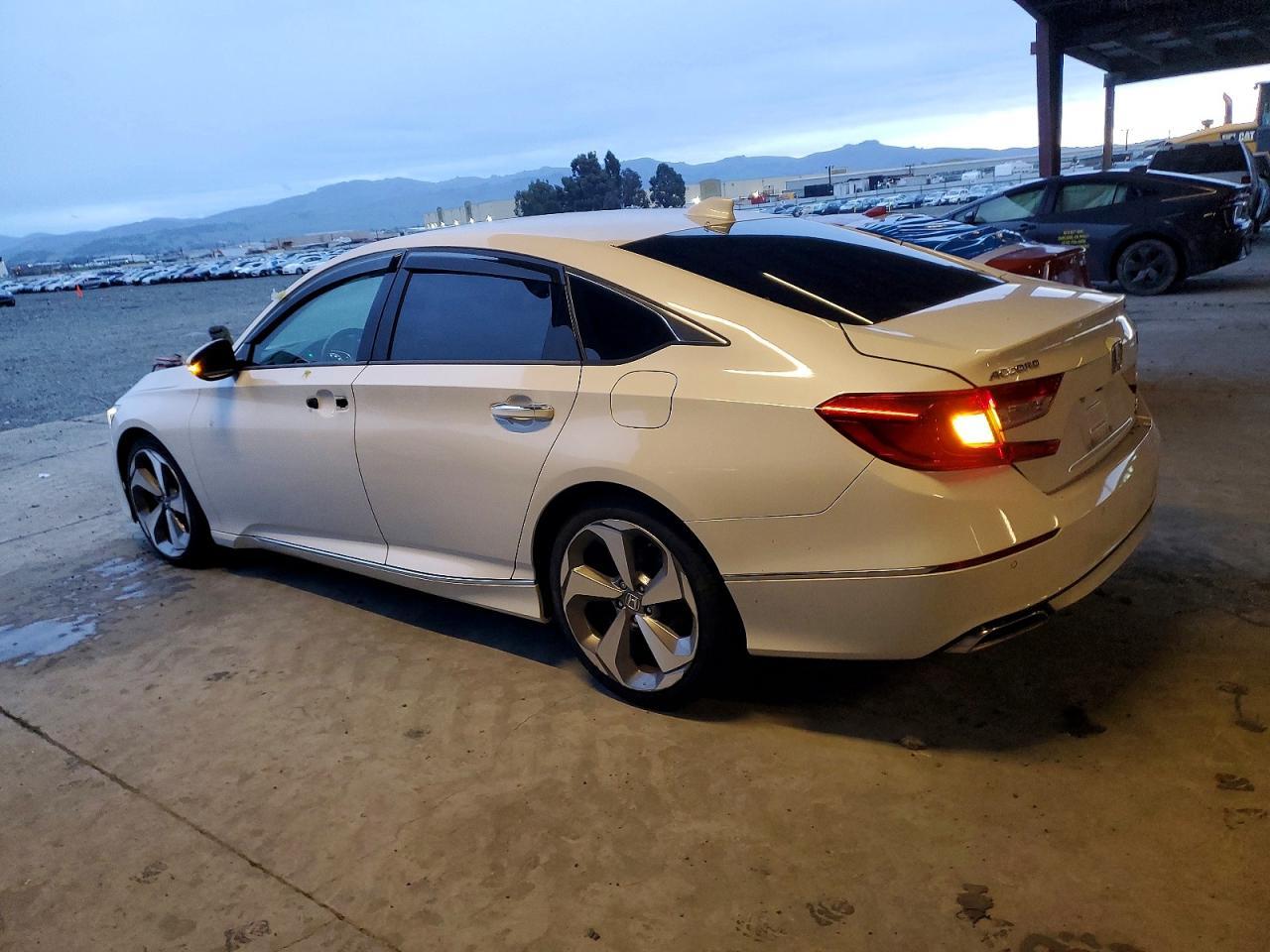 2019 Honda Accord Touring - Image 2