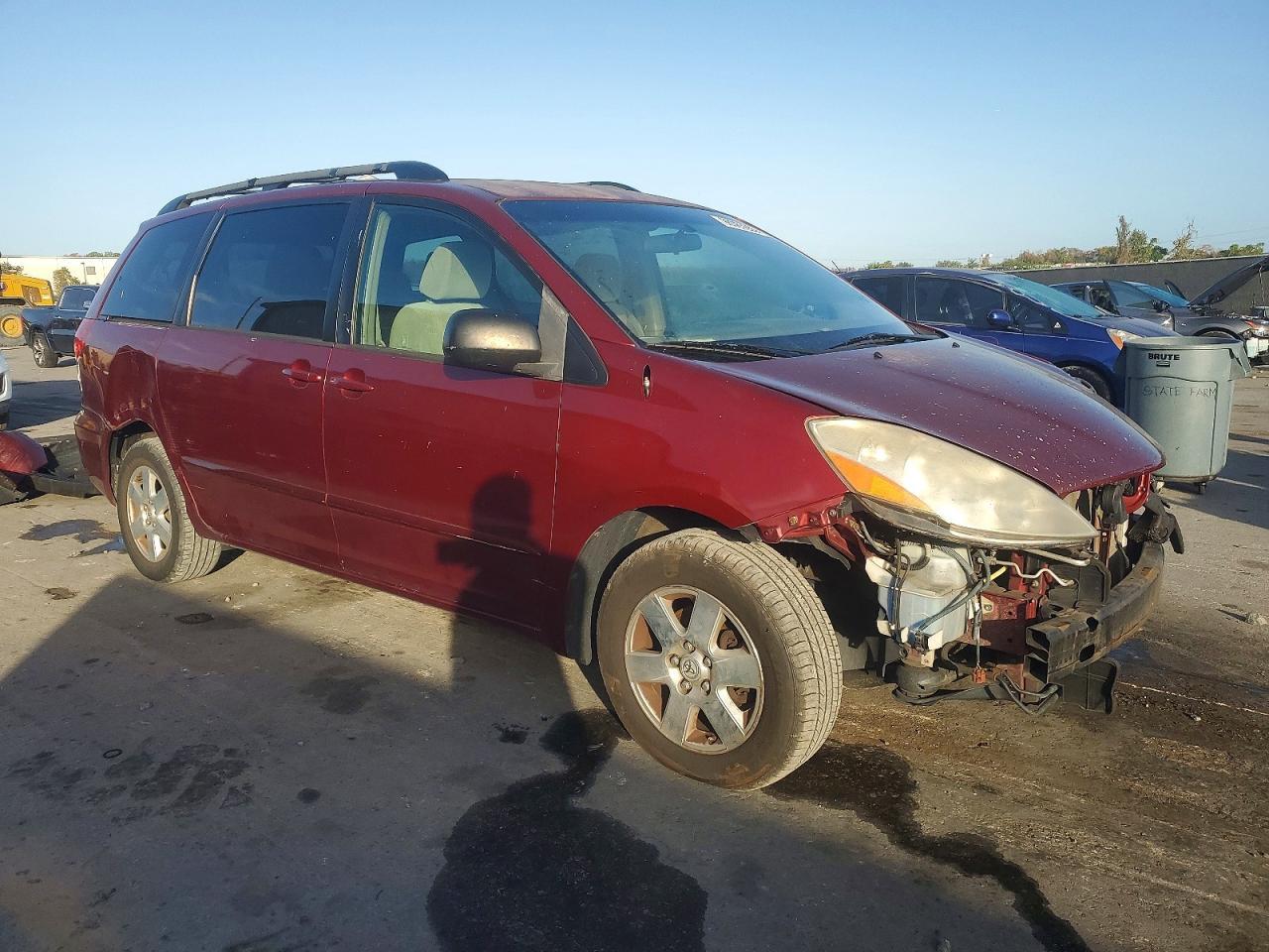2010 Toyota Sienna Le 8-Passenger - Image 4