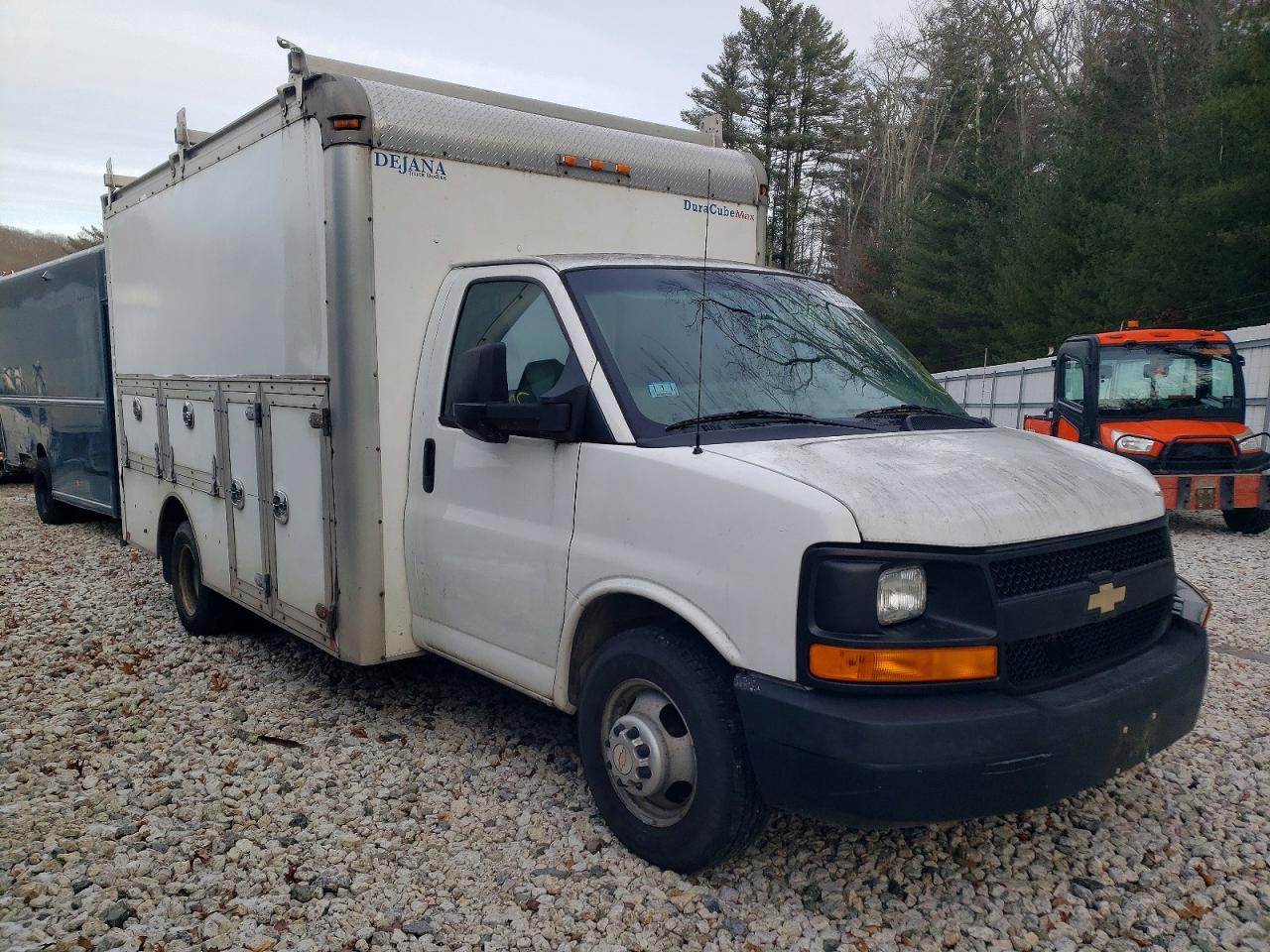 2016 Chevrolet Express G3500 * Utility Van * - Фото 4