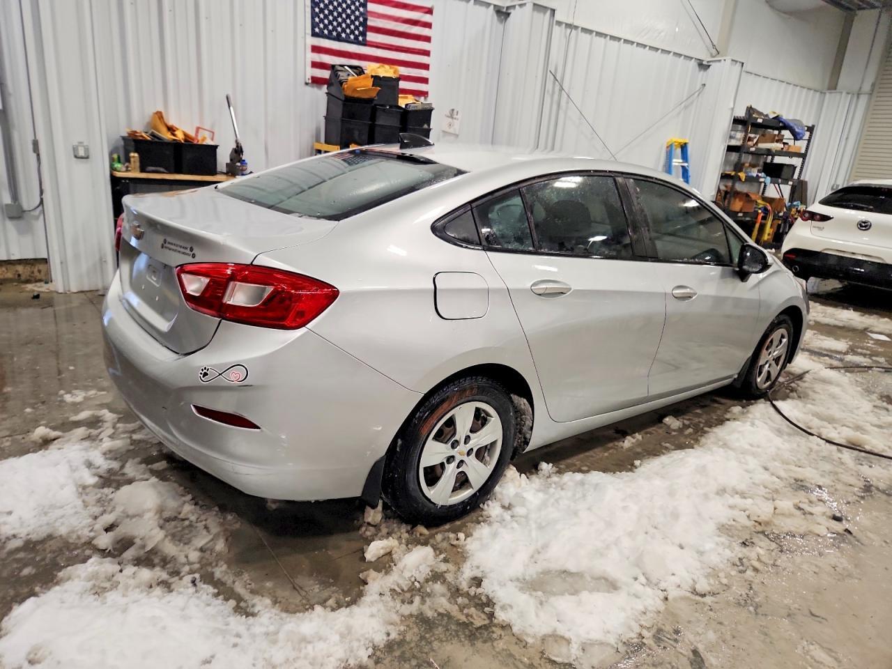 2017 Chevrolet Cruze Ls - Фото 3