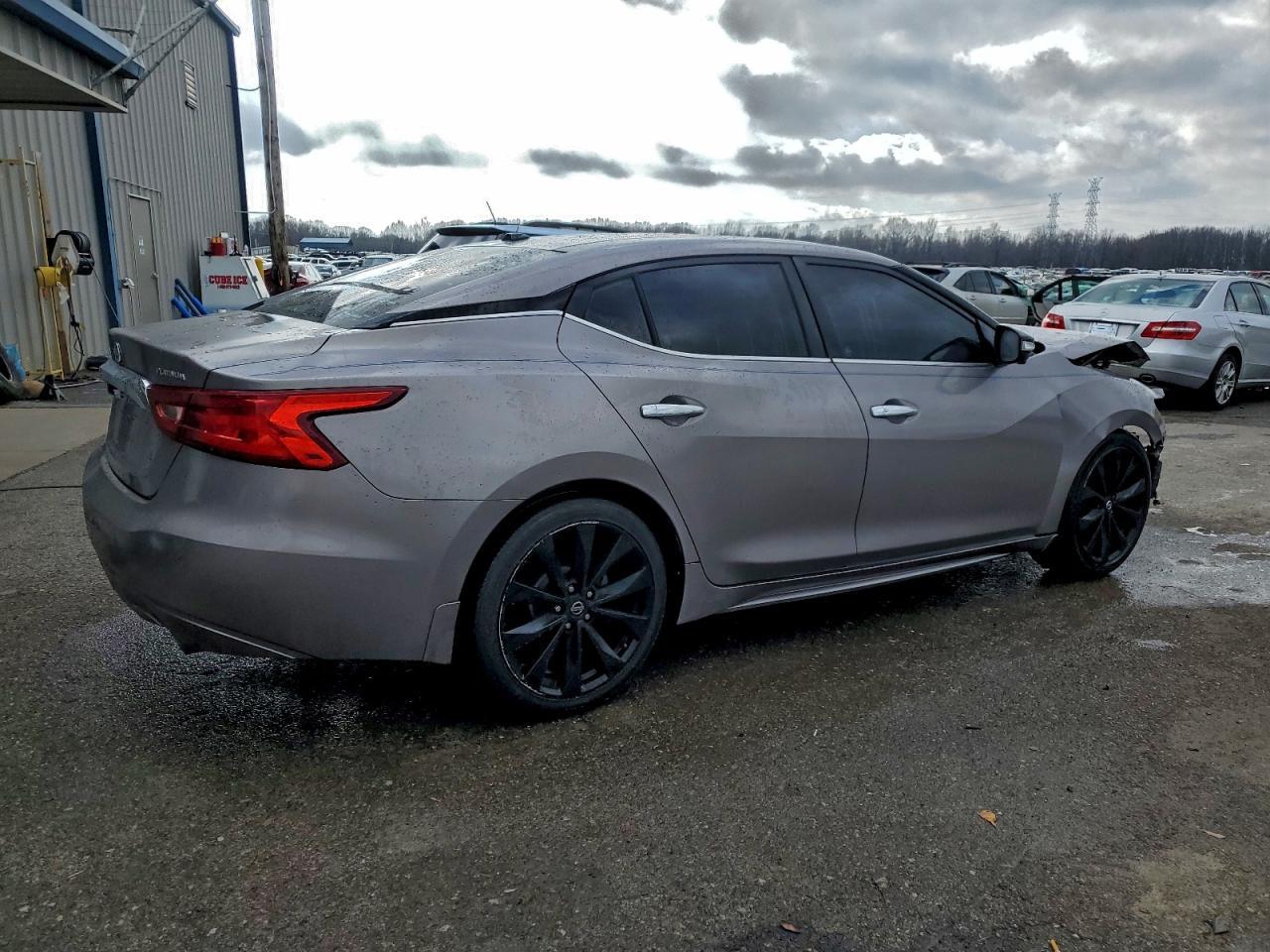 2017 Nissan Maxima 3.5S - Image 3