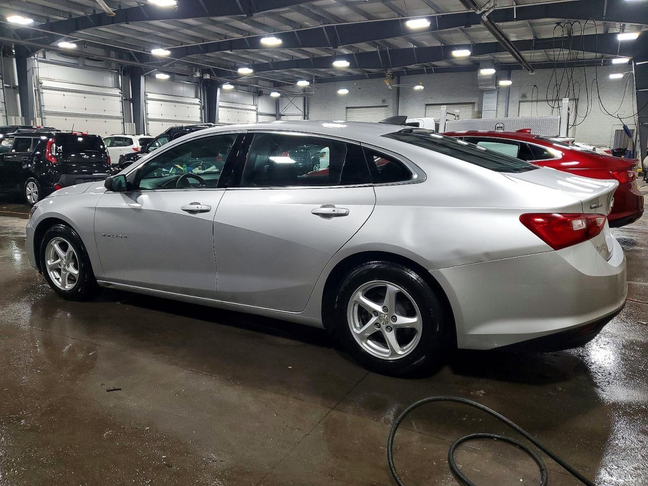 2017 Chevrolet Malibu Ls - Фото 2