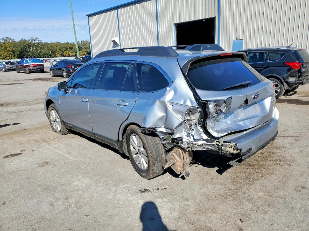 2017 Subaru Outback 2.5I Premium - Image 2