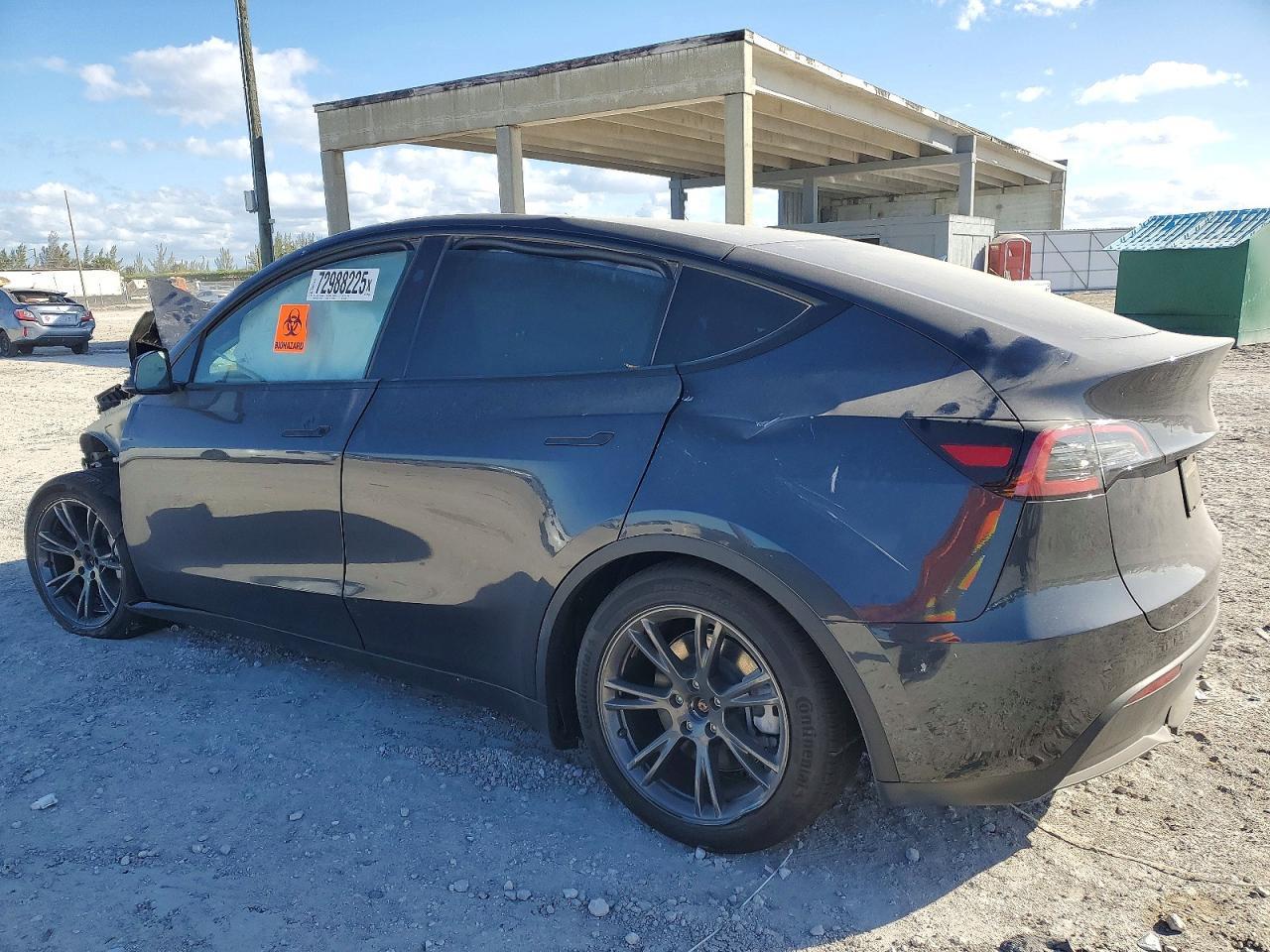 2024 Tesla Model Y - Фото 2