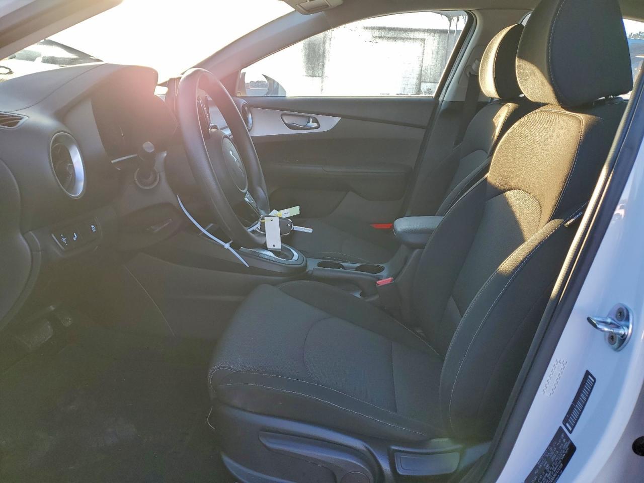 2022 Kia Forte Fe - Image 7