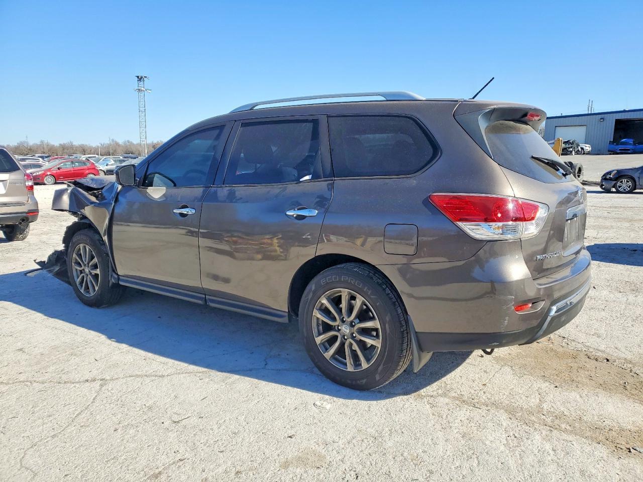 2015 Nissan Pathfinder S - Image 2