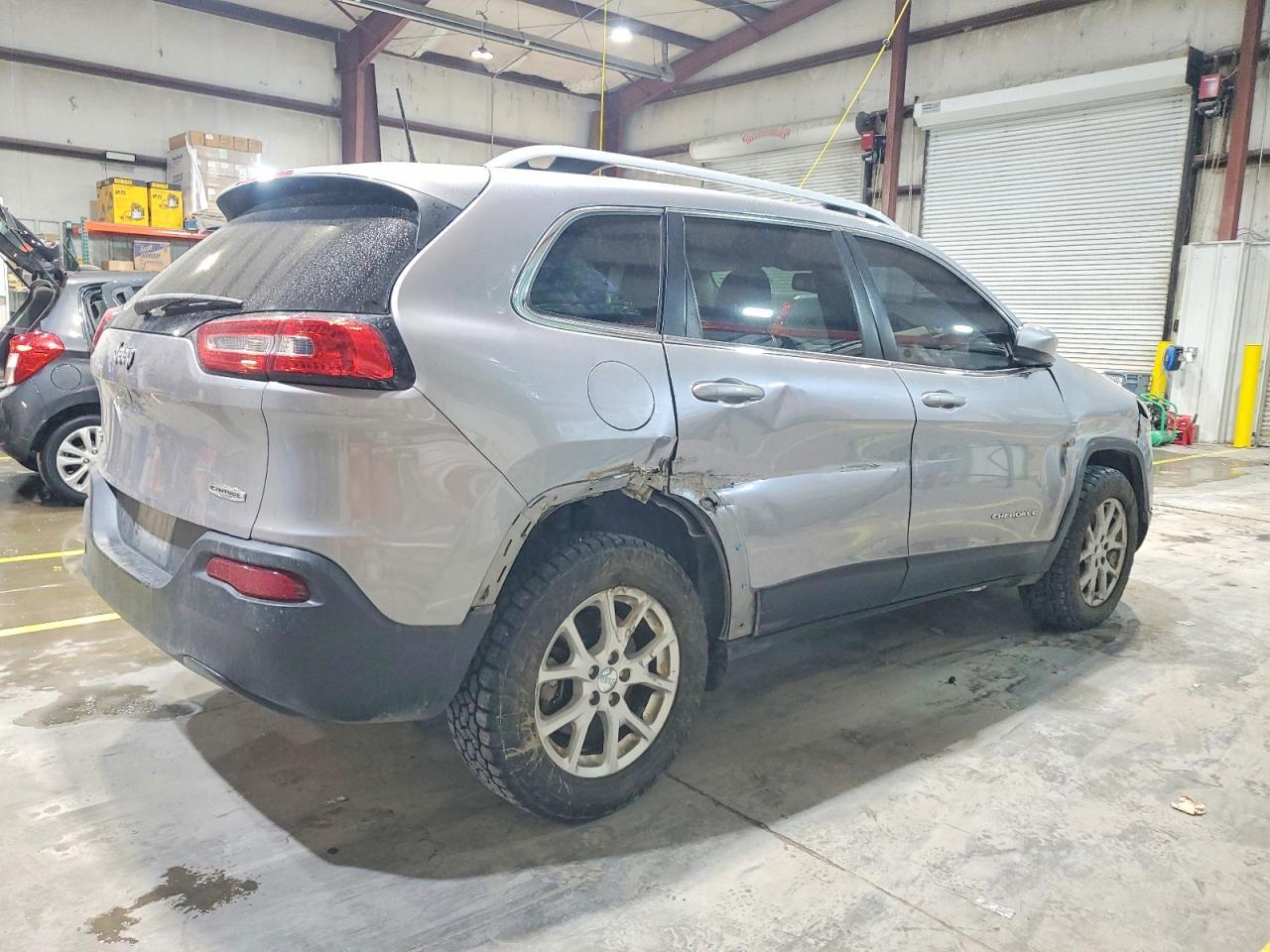 2018 Jeep Cherokee Latitude - Image 3