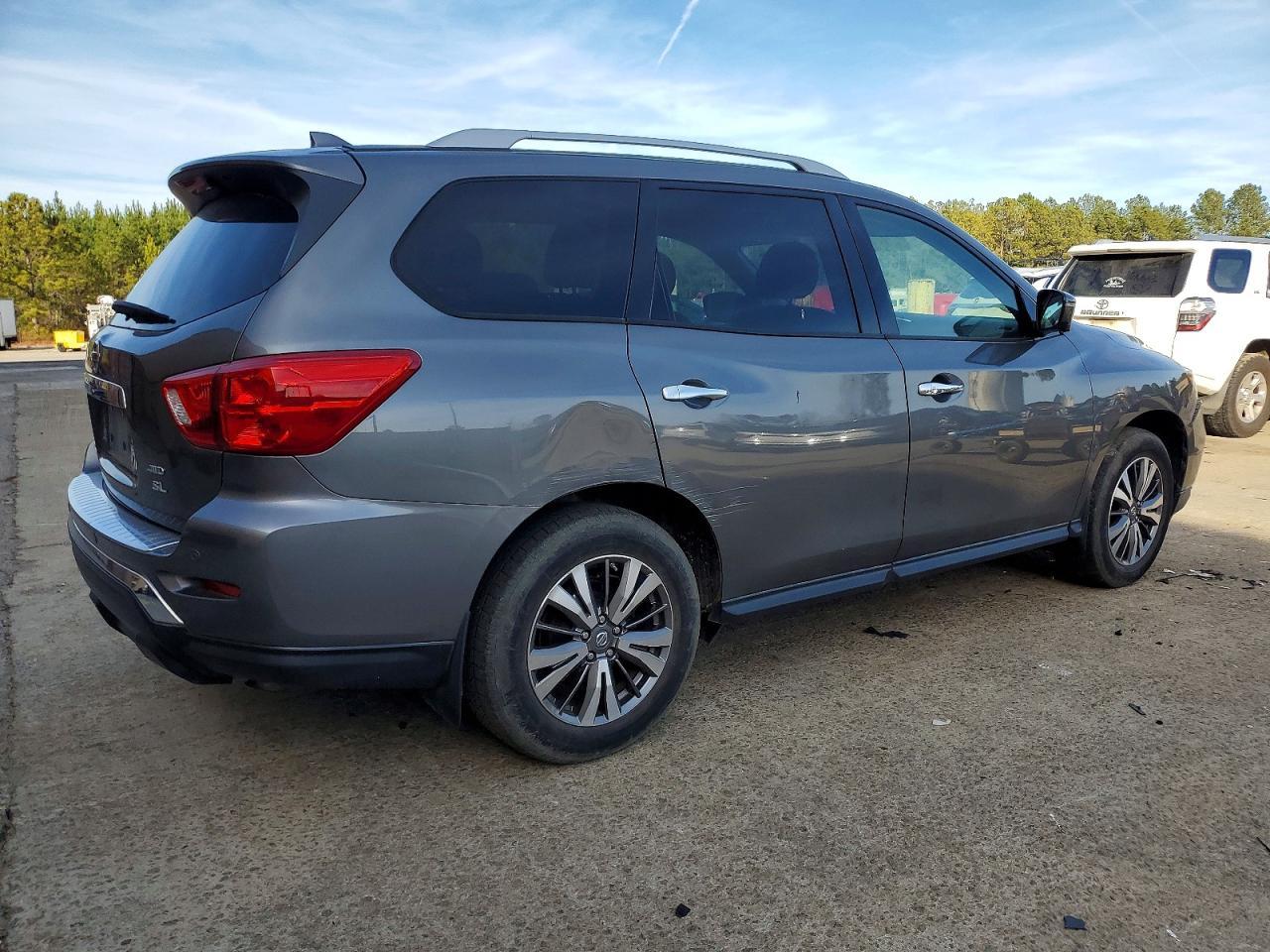 2019 Nissan Pathfinder S - Image 3