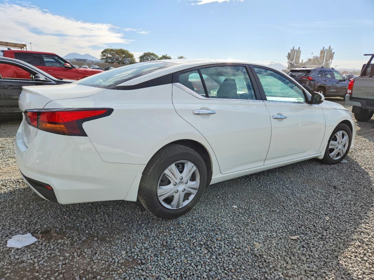2021 Nissan Altima S - Image 3