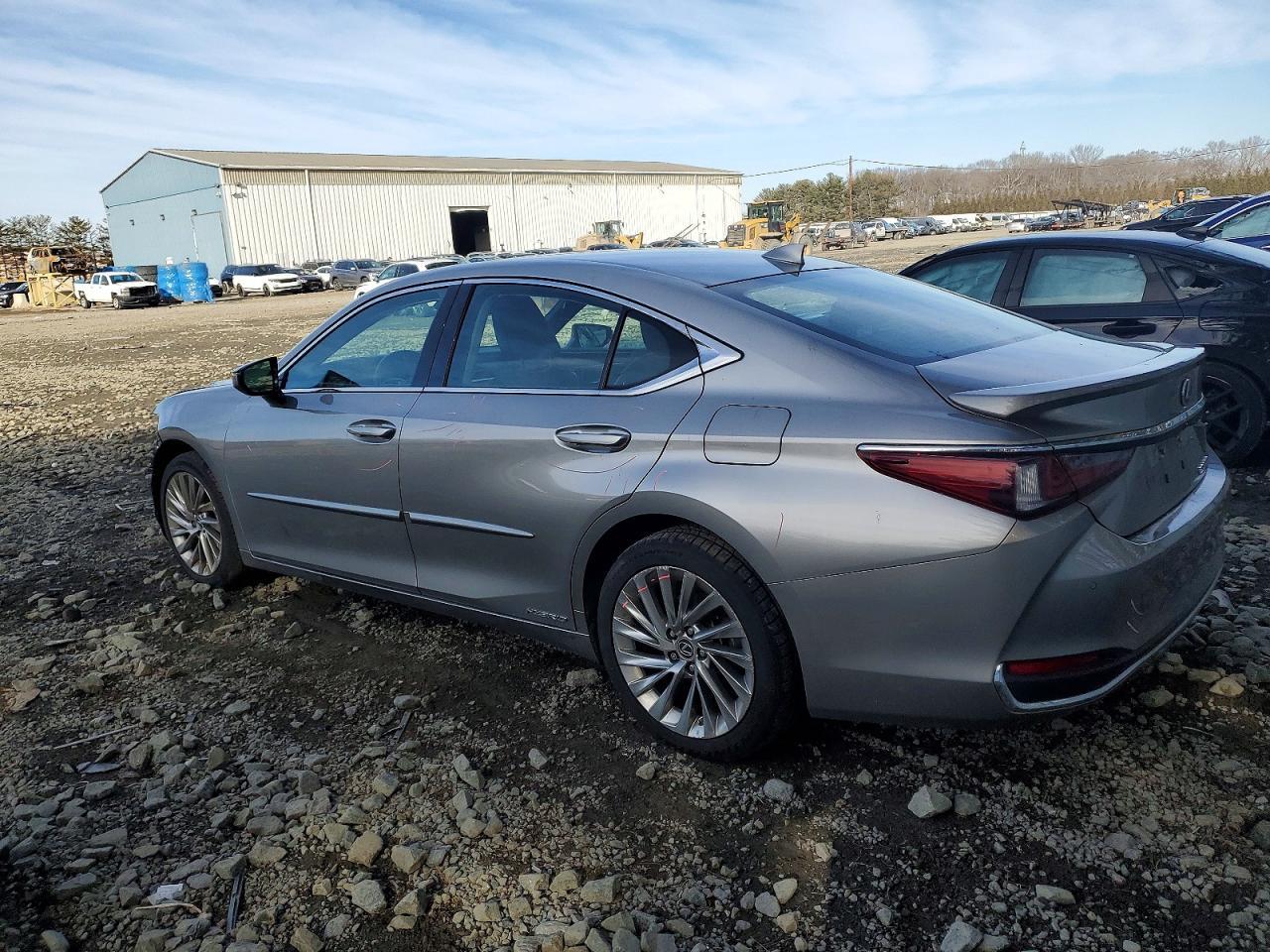2020 Lexus Es 300H Luxury - Image 2