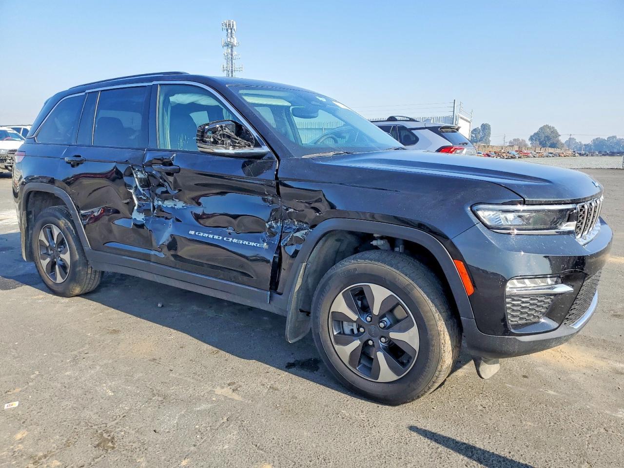 2023 Jeep Grand Cherokee - Image 4