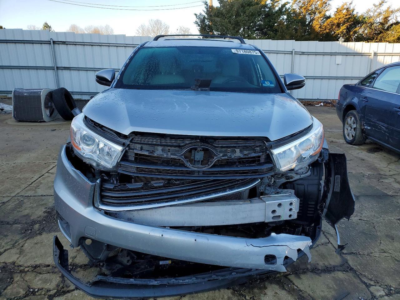 2015 Toyota Highlander Le - Image 5