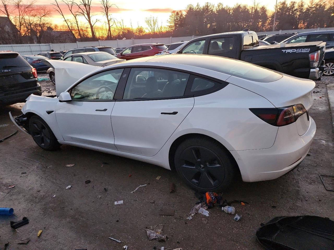 2022 Tesla Model 3 - Фото 2