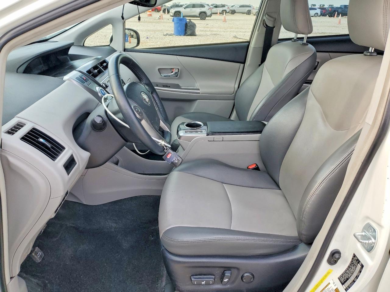 2017 Toyota Prius V - Image 7