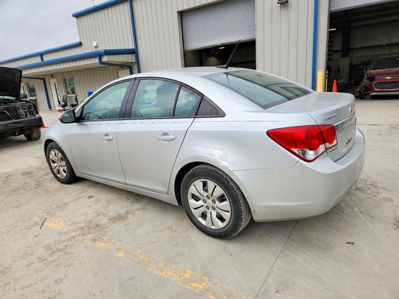 2013 Chevrolet Cruze Ls - Фото 2