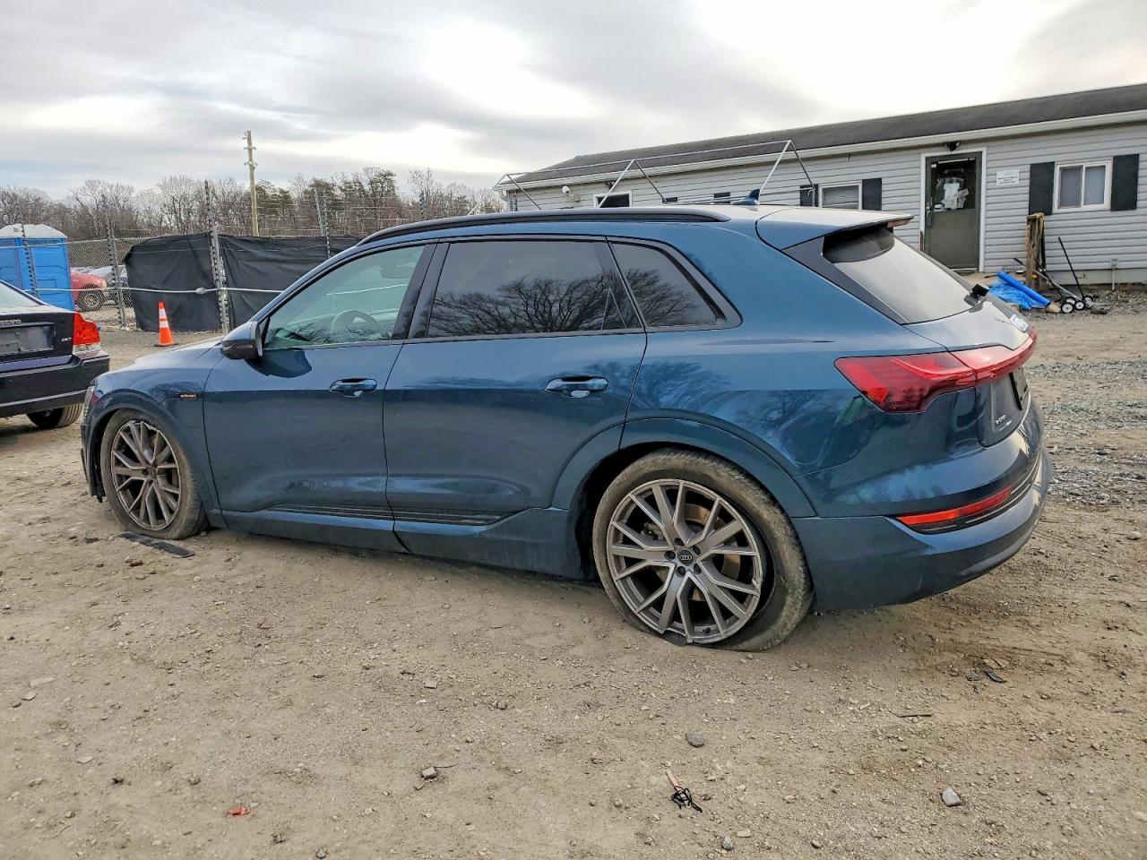 2021 Audi E-Tron Prestige - Фото 2