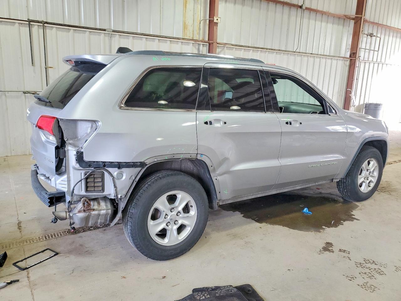 2016 Jeep Grand Cherokee Laredo - Image 3