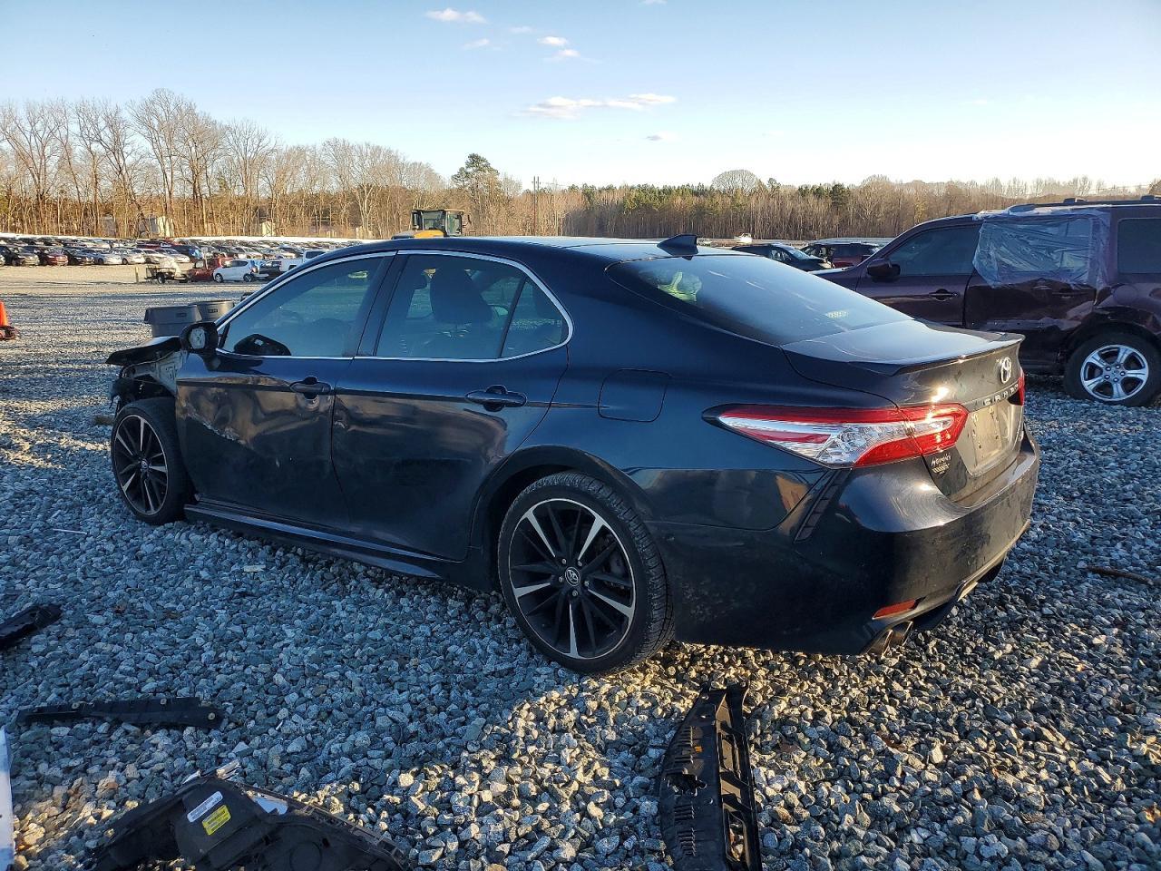 2020 Toyota Camry Xse - Фото 2