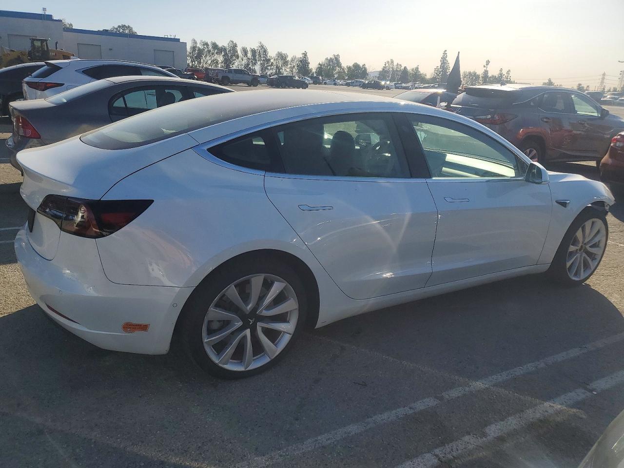 2020 Tesla Model 3 - Фото 3