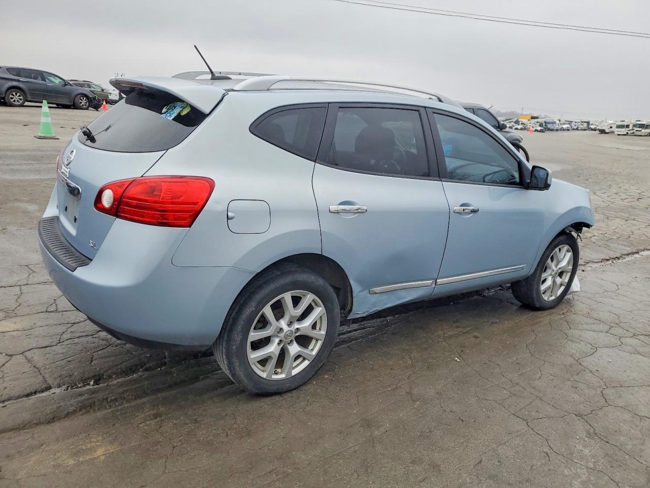 2013 Nissan Rogue S - Image 3