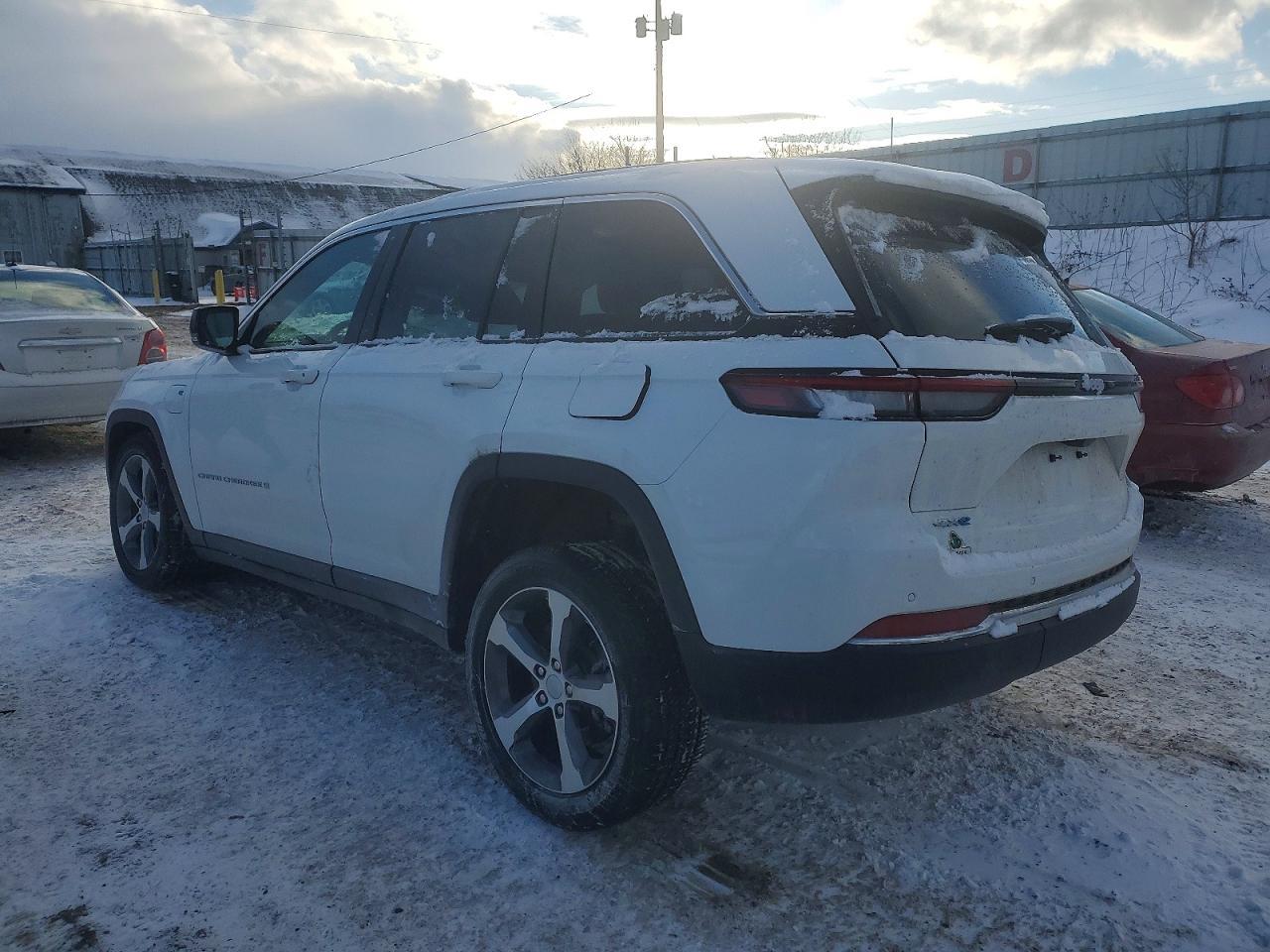 2025 Jeep Grand Cherokee 4Xe - Image 2