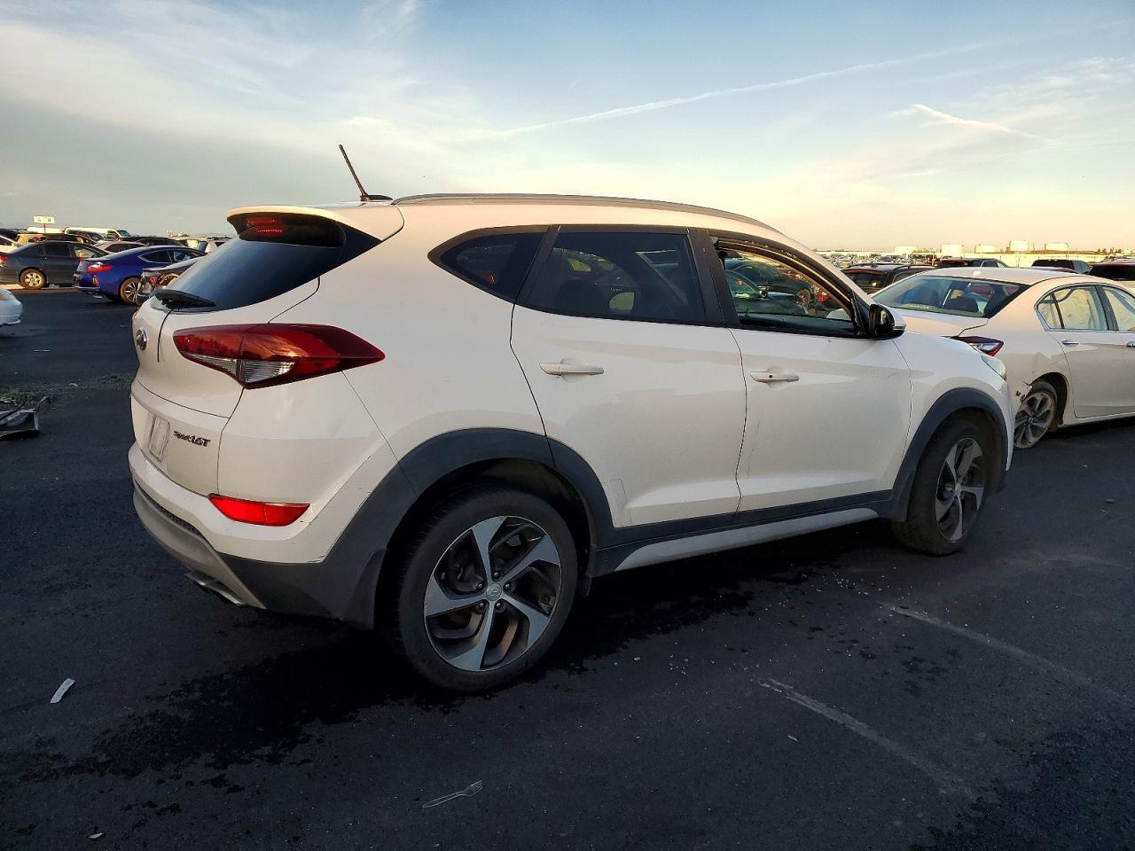 2017 Hyundai Tucson Limited - Image 3