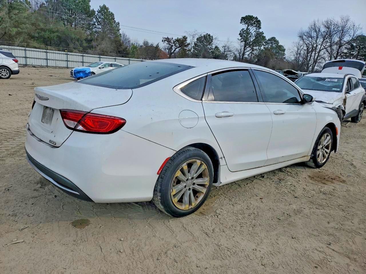 2015 Chrysler 200 Limited - Фото 3