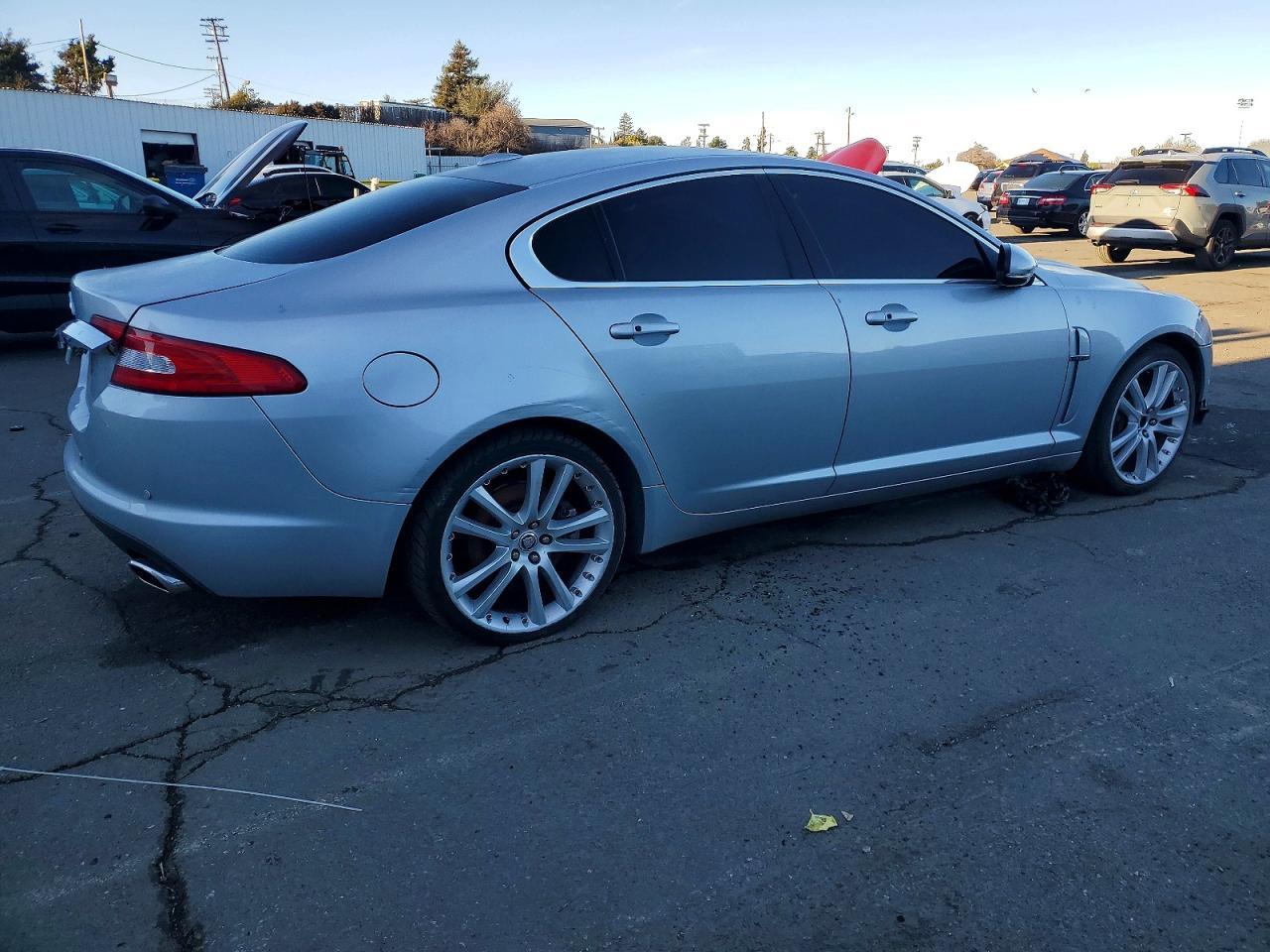 2010 Jaguar Xf Premium - Фото 3