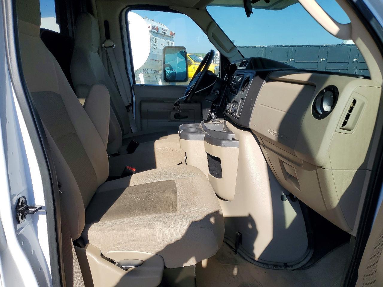 2018 Ford E450 Recreational Vehicle - Фото 5