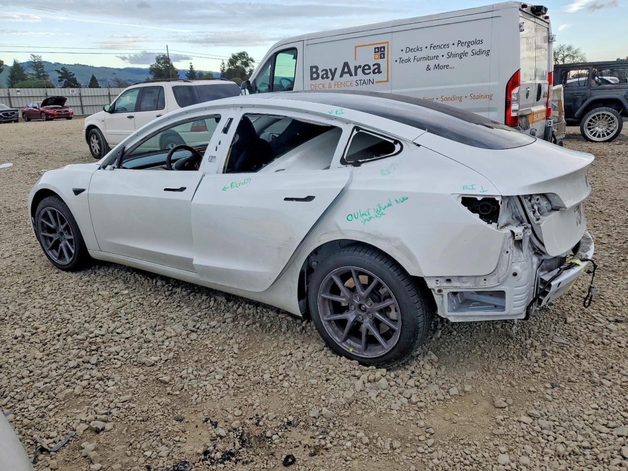 2023 Tesla Model 3 - Фото 2