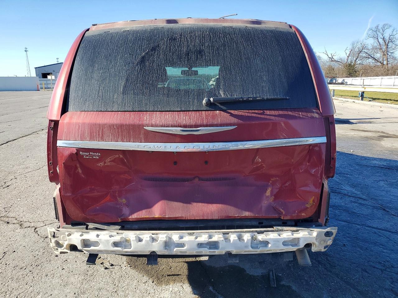 2016 Chrysler Town & Country Touring L - Image 6