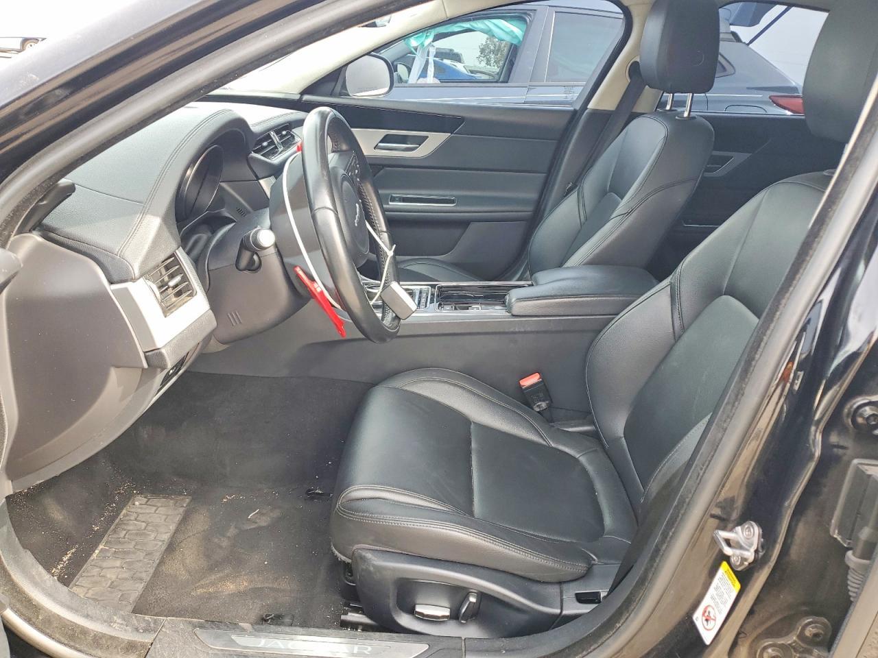 2019 Jaguar Xf Premium - Image 7