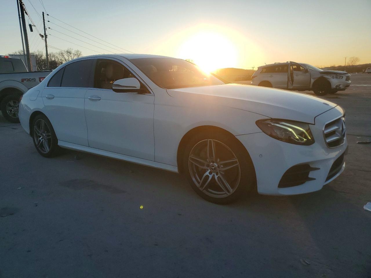 2018 Mercedes-Benz E 300 4Matic - Фото 4