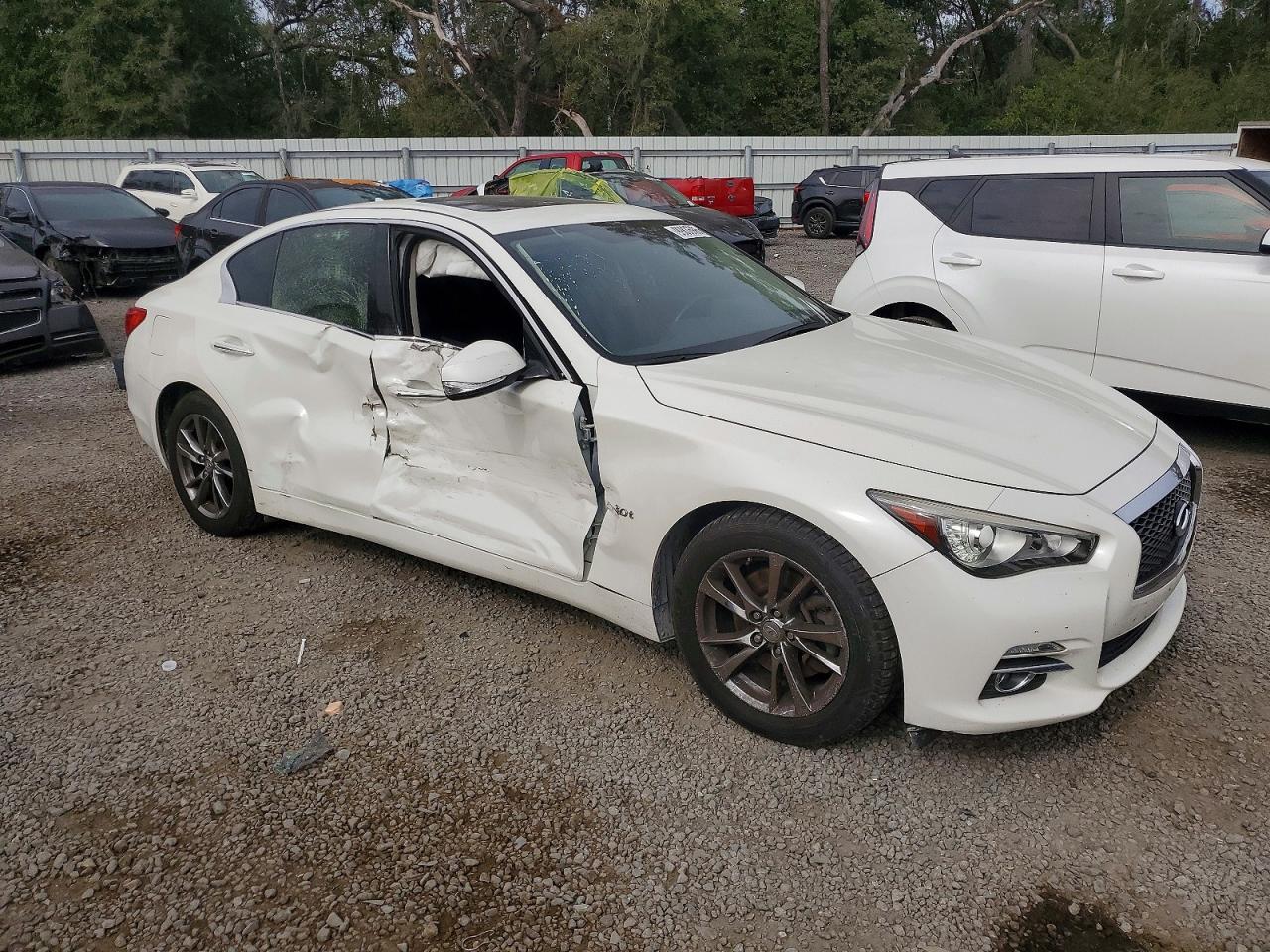 2017 Infiniti Q50 Premium - Image 4