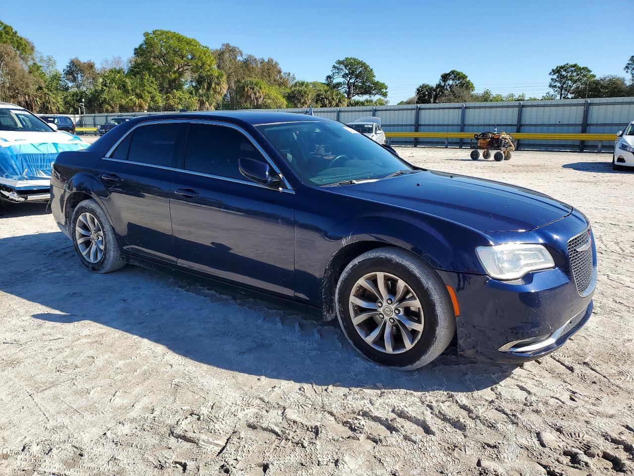 2015 Chrysler 300 Limited - Image 4
