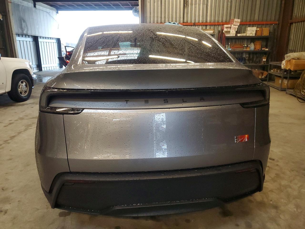 2026 Tesla Model Y - Фото 6