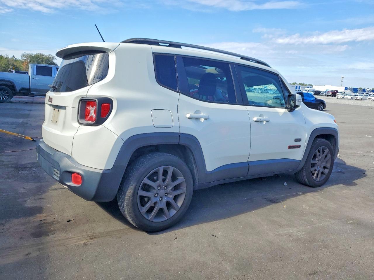 2016 Jeep Renegade Latitude - Фото 3