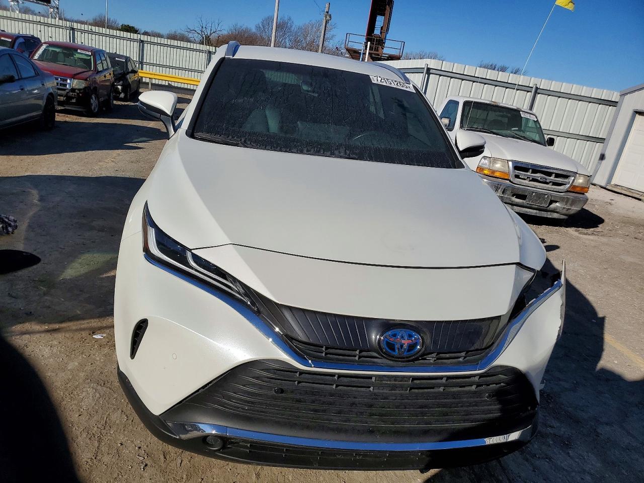 2022 Toyota Venza Xle - Image 5