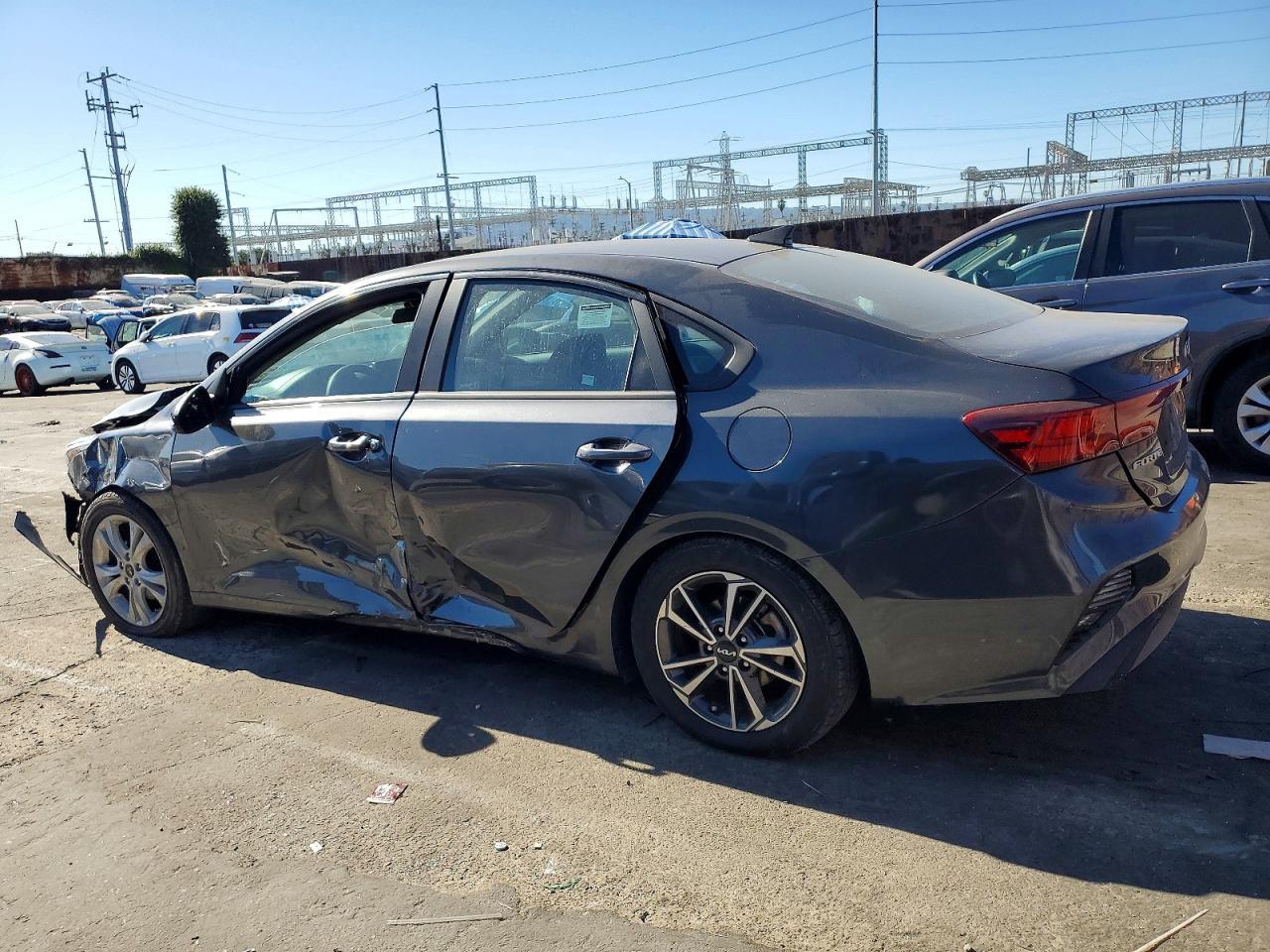 2023 Kia Forte Lxs - Image 2